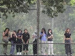 Penyemangat dari anak-anak yang juga berasal dari siswa sekolah masing-masing.