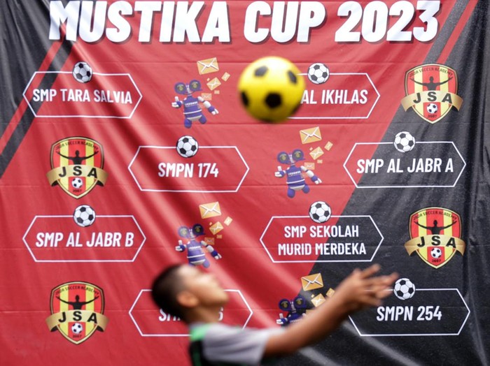 Ajang Mustika Cup 2023 digelar sebagai tournament sepakbola antarsekolah guna menjaring dan mencetak bibit talenta muda. 

Para anak-anak sekolah usia muda ini saling berlomba-lomba memperebutkan gelar juara di bidang olahraga sepakbola.