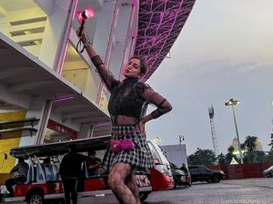 Gaya Jessica Iskandar Nonton Konser Pakai Baju Transparan, Dinyinyir Netizen