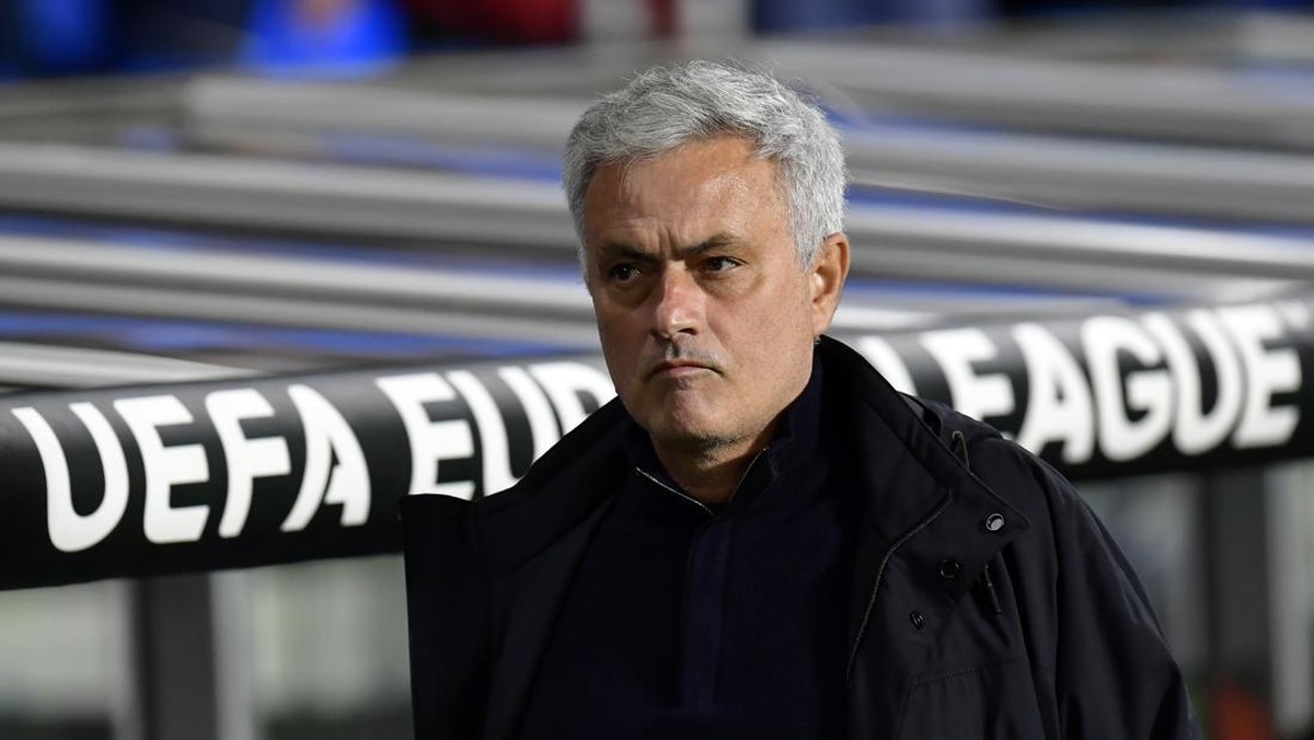 Jose Mourinho kritik Liga Europa sembari ledek Lazio. (Foto: AP/Alvaro Barrientos)