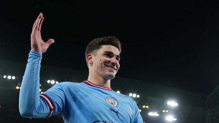 MANCHESTER, ENGLAND - MARCH 14: Julian Alvarez of Manchester City celebrates victory after the UEFA Champions League round of 16 leg two match between Manchester City and RB Leipzig at Etihad Stadium on March 14, 2023 in Manchester, England. (Photo by Lexy Ilsley - Manchester City/Manchester City FC via Getty Images)