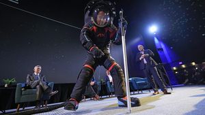 Keren! NASA Pamerkan Baju Baru Astronaut Buat Misi ke Bulan