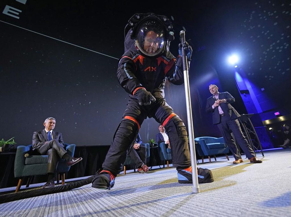 Keren! NASA Pamerkan Baju Baru Astronaut Buat Misi ke Bulan Keren! NASA Pamerkan Baju Baru Astronaut Buat Misi ke Bulan