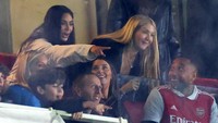 Kim hadir di Emirates Stadium dan menyaksikan momen-momen Arsenal dikalahkan Sporting CP lewat adu penalti. (Foto: Marc Atkins/Getty Images)