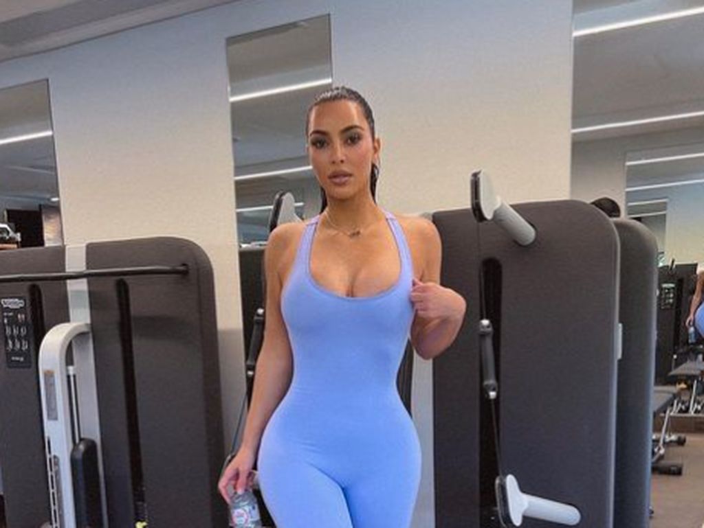 Resep Body Goals Kim Kardashian, Ibu 4 Anak yang Hobi Angkat Beban