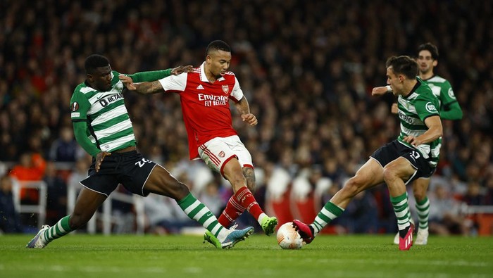 Soccer Football - Europa League - Round of 16 - Second Leg - Arsenal v Sporting CP - Emirates Stadium, London, Britain - March 16, 2023 Arsenal's Gabriel Jesus in action with Sporting CP's Ousmane Diomande Action Images via Reuters/John Sibley