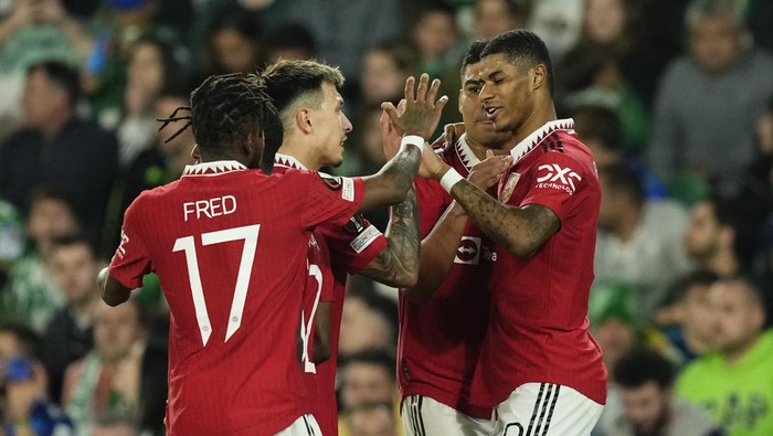 Manchester Uniteds Marcus Rashford, right, celebrates after scoring his sides first goal during the Europa League round of 16 second leg soccer match between Real Betis and Manchester United at the Benito Villamarin stadium in Seville, Spain, Thursday, March 16, 2023. (AP Photo/Jose Breton)
