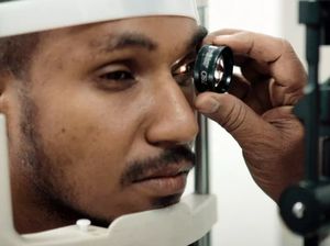 Mengungkap Praktik Dokter Jual Harapan Palsu Bagi Orang Terancam Buta