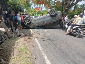 Mobil Pelat Bogor Terbalik di Karangasem gegara Sopir Ngantuk Mobil Pelat Bogor Terbalik di Karangasem gegara Sopir Ngantuk