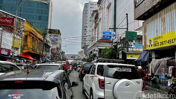 Pasar Baru Bandung dan Segala Keruwetannya