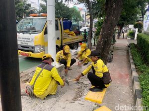 #SaveSiJalurKuning, Guiding Block Jl Dewi Sartika Jaktim Mulai Diperbaiki #SaveSiJalurKuning, Guiding Block Jl Dewi Sartika Jaktim Mulai Diperbaiki
