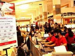 Pengunjung Mega-Japan Airlines Travel Fair Membludak