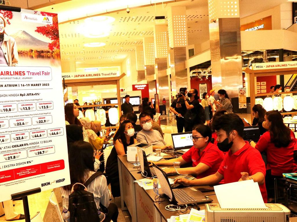 Pengunjung Mega-Japan Airlines Travel Fair Membludak Pengunjung Mega-Japan Airlines Travel Fair Membludak