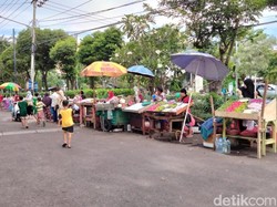 Makam Ngagel Mulai Ramai Jelang Ramadhan, Penjual Bunga Dapat Berkah
