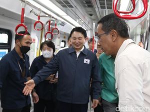 Pj Gubernur Heru Budi Naik LRT Jakarta Bareng Menteri Korsel Pj Gubernur Heru Budi Naik LRT Jakarta Bareng Menteri Korsel