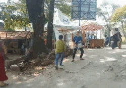 Emak-emak Sukabumi Tabuh Panci di Pos Pantai Istana Presiden