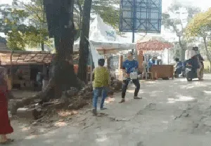 Emak-emak Sukabumi Tabuh Panci di Pos Pantai Istana Presiden Emak-emak Sukabumi Tabuh Panci di Pos Pantai Istana Presiden