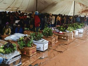 Potret Haru Pemakaman Korban Tewas Topan Freddy di Malawi Potret Haru Pemakaman Korban Tewas Topan Freddy di Malawi
