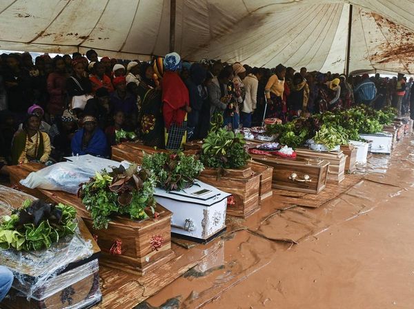 Potret Haru Pemakaman Korban Tewas Topan Freddy di Malawi