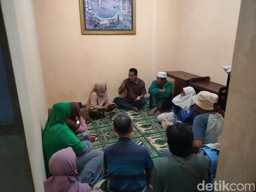 Puluhan Jemaah Umrah Rembang Gagal Berangkat, Ingin Refund