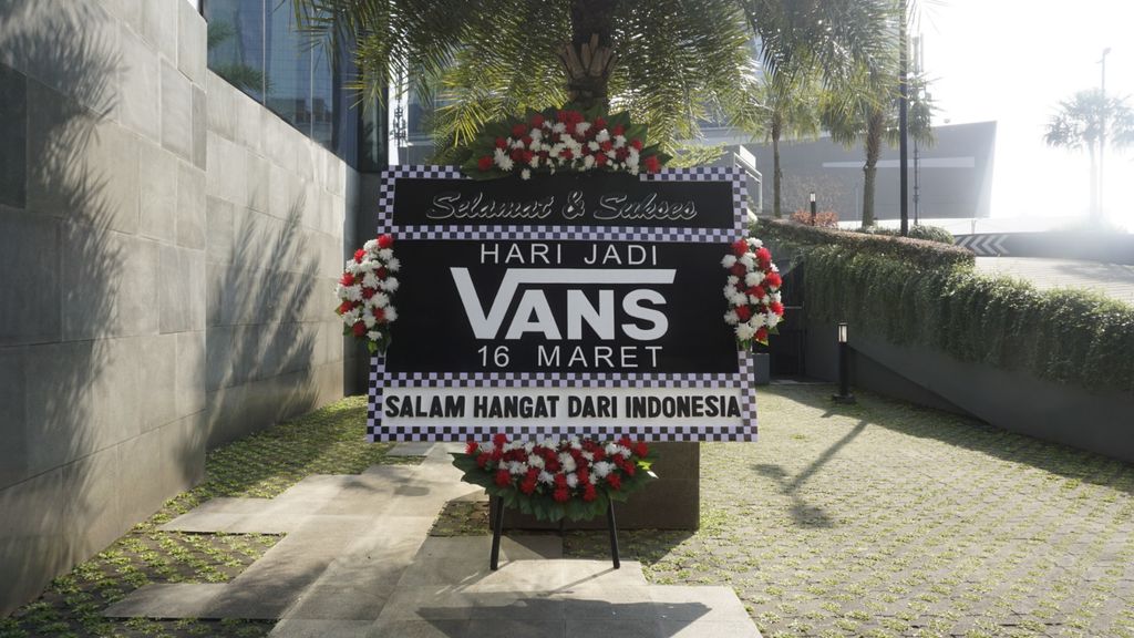 Celebrating 57th Anniversary, Vans Indonesia Provides a Screen-Printing Tote Bag Workshop with Special Artwork from Tahilalats