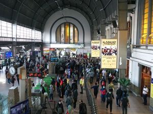 Ada yang Beda di Stasiun KRL Jakarta Kota, Penumpang Dapat Suguhan Ini