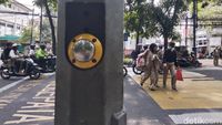 Merawat Toleransi di Tombol Lampu Merah Pejalan Kaki Bandung