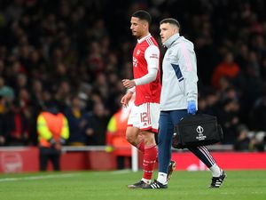 Arsenal Harap-harap Cemas Tunggu Kabar Cedera Saliba Arsenal Harap-harap Cemas Tunggu Kabar Cedera Saliba