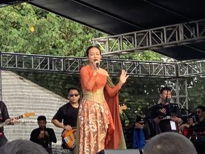 Yura Yunita Sihir Penonton di Joyland Fest Bali 2023 Yura Yunita Sihir Penonton di Joyland Fest Bali 2023