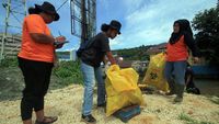 Aksi Warga Jayapura Kampanye Peduli Lingkungan Lewat Grebek Sampah