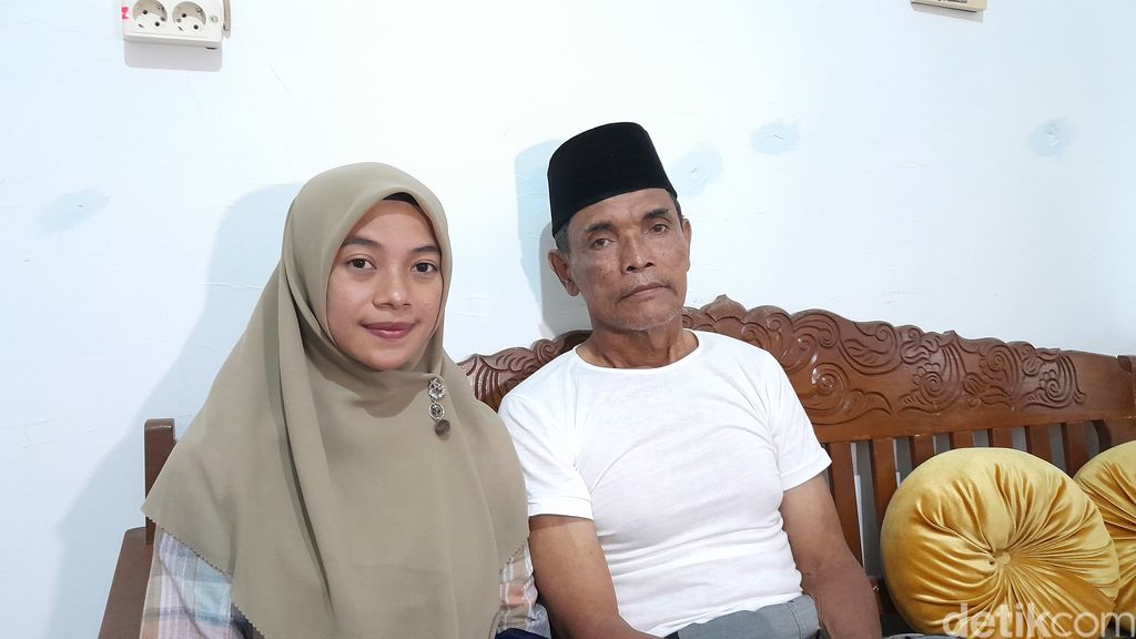 Ana Amalia dan Emen, pasutri beda usia 36 tahun di Pangandaran.