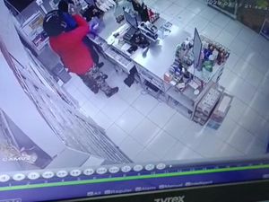 7 Fakta Penangkapan Perampok Todong-Aniaya Kasir Minimarket Cilacap 7 Fakta Penangkapan Perampok Todong-Aniaya Kasir Minimarket Cilacap