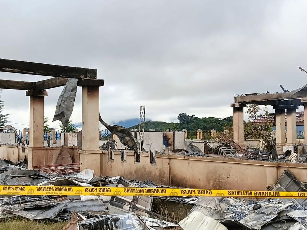 Kantor DPRD Dogiyai Papua Tengah Terbakar, Polisi Selidiki Kantor DPRD Dogiyai Papua Tengah Terbakar, Polisi Selidiki