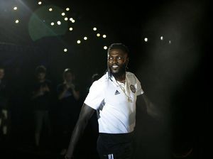 Muda Kerja Keras Tua Foya-foya ala Adebayor Muda Kerja Keras Tua Foya-foya ala Adebayor