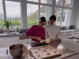 Dapur Hailey Bieber yang Minimalis, Biasa Dipakai Masak Bareng Justin Bieber