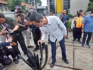 Heru Budi Ancam Tak Beri Izin-Potong Kabel Semrawut di Jalanan Jakarta