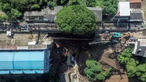 Jalan Bogor-Sukabumi yang Amblas Diperbaiki