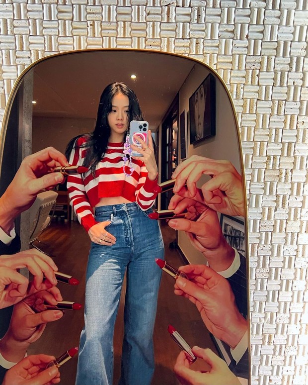 Jisoo Bergaya Simpel dengan Sweater Jisoo BLACKPINK