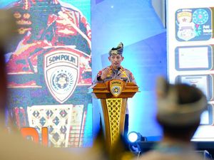 Kapolri Tegaskan Pentingnya Penguatan SDM untuk Raih Kepercayaan Publik Kapolri Tegaskan Pentingnya Penguatan SDM untuk Raih Kepercayaan Publik
