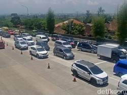 Tol Soroja Mulai Dipadati Kendaraan di Akhir Pekan