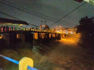 Kawasan Bogor Diguyur Hujan, Bendung Katulampa Siaga 3 Kawasan Bogor Diguyur Hujan, Bendung Katulampa Siaga 3