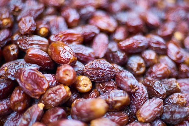 Kurma makanan terbaik untuk berbuka puasa/foto: Unsplash/Engin Akyurt