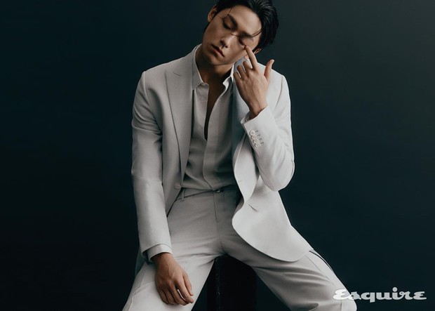 Lee Do Hyun dalam Esquire Megazine/Foto: soompi.com Lee Do Hyun dalam Esquire Megazine