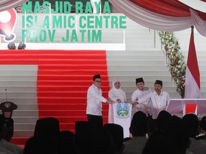 Momen Gubernur Khofifah Resmikan Masjid Raya Islamic Centre Jatim Momen Gubernur Khofifah Resmikan Masjid Raya Islamic Centre Jatim