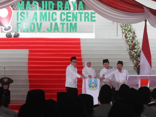 Momen Gubernur Khofifah Resmikan Masjid Raya Islamic Centre Jatim