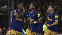 Newcastle. Ada pula 3 kali Toon Army mampu bikin gol di menit 45+, menjadi satu dari lima klub yang bisa melakukannya musim ini. Foto: AP/Rui Vieira