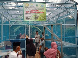 Relawan Ganjar Bagikan Alat Pertanian ke Rumah Bibit di Serang