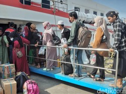 Pelabuhan Kalianget Sumenep Dipadati Warga Toron Jelang Ramadhan