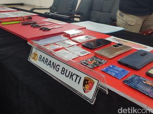 Barang Bukti di Kasus Mutilasi Mayat dalam Koper: Pisau hingga Tisu Magic Barang Bukti di Kasus Mutilasi Mayat dalam Koper: Pisau hingga Tisu Magic