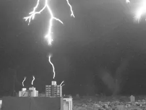 3 Persiapan Agar Rumah Terhindar dari Sambaran Petir 3 Persiapan Agar Rumah Terhindar dari Sambaran Petir